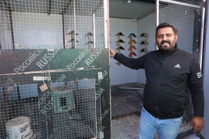 Hayalleri uğruna deprem bölgesinde yer alan hasarlı binanın üstüne konteyner yerleştirtti! Şok sözler: "Şimdi güvercinlerim de benim gibi konteynerlerde yaşayacak" G3