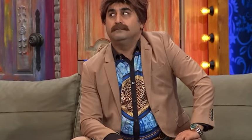 Güldür Güldür'e geri döndü! Onur Buldu'nun eşi güzelliğiyle büyüledi