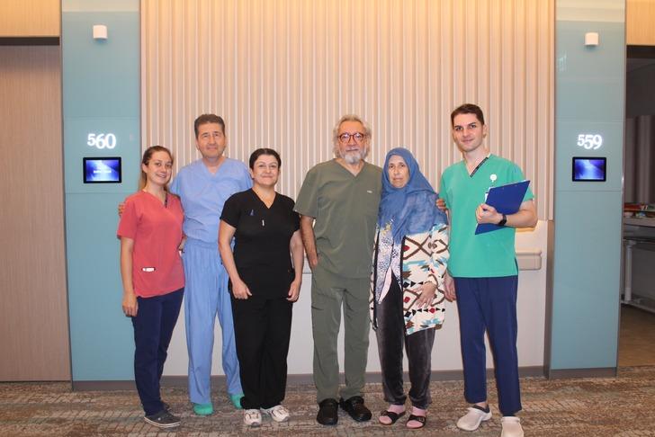 Hazımsızlığı var sanmıştı ama... Belirti vermeden büyüdü: Karnından 9.5 kiloluk tümör çıktı!