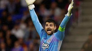 Beşiktaş kalecisi Ersin Destanoğlu, Galatasaray derbisi sonrası çılgına döndü! Futbolun önüne geçildi