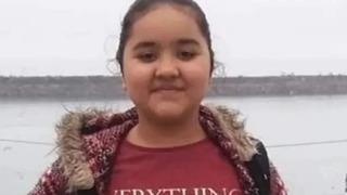 Yürüyüş yaparken donup kaldılar! Kayalıkların arasındakinin bir insan olduğunu anlayınca telefona sarılıp polisi aradılar...