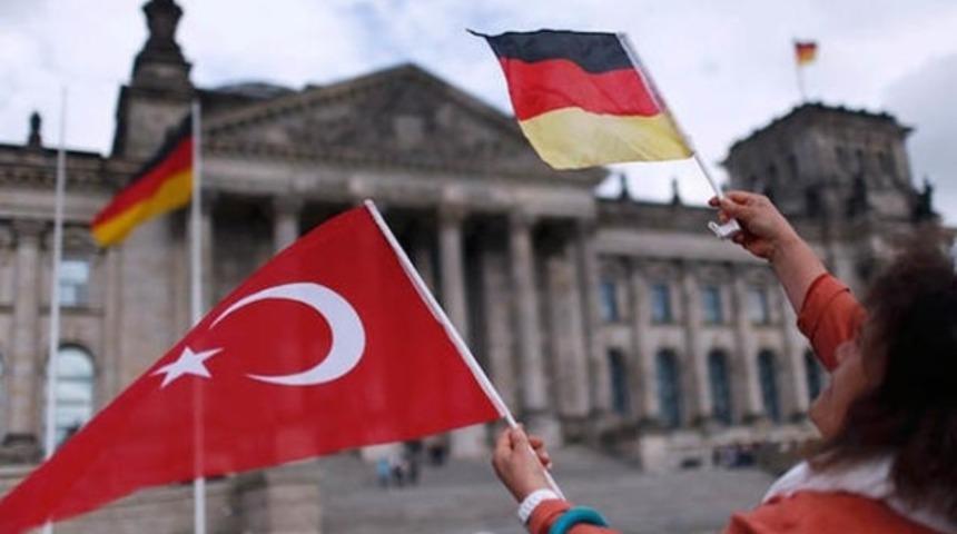 Alman dergisinden flaş iddia: 4 FET&Ouml;'c&uuml; askere iltica hakkı