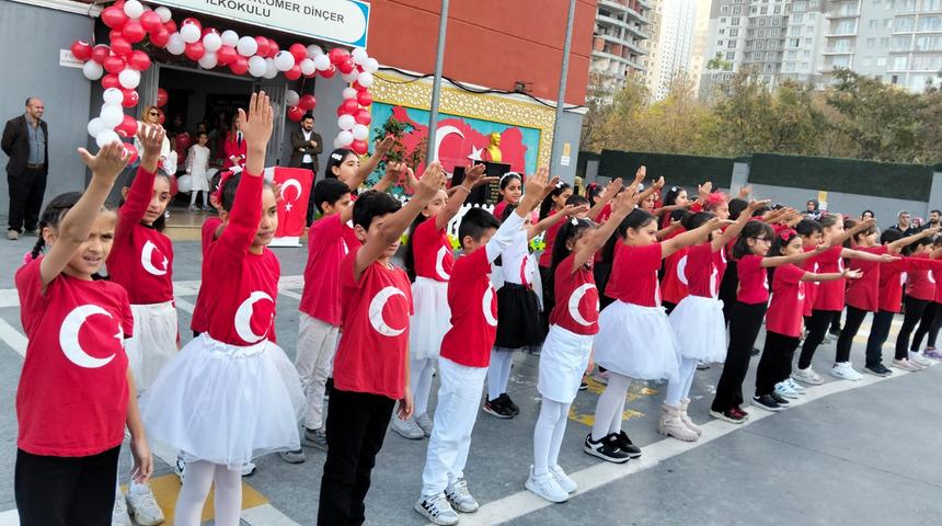 Öğrenciler Cumhuriyeti coşku ile kutladı