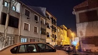 Halı silkelerken terastan düştü! Ağır yaralandı