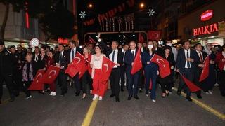 CHP lideri Özgür Özel, 29 Ekim'i Manisa'da kutladı: Ne teröre ne korkuya teslim olmayacağız
