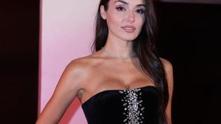 Amerikan Türk Topluluğu Galası'nda tarzıyla göz doldurdu! Hande Erçel derin yırtmacıyla bakana bir daha baktırdı