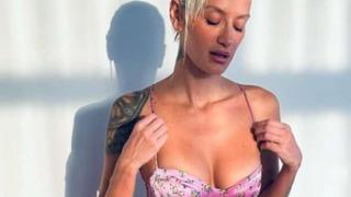 Didem Soydan siyah sütyeniyle koltukta poz verdi! 'Artık çocuk yap' yorumuna ise bakın ne dedi! 