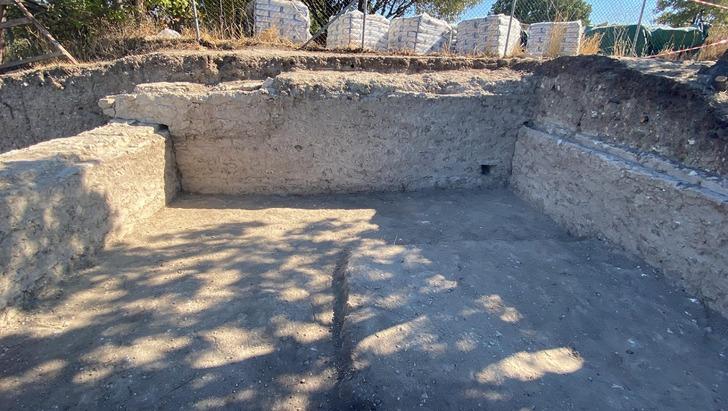 M.Ö. 2.Yüzyıl'a kadar dayanıyor! Dükkan olarak kullanıldığı tahmin ediliyor... 2.200 yıl geçmişe dayanıyor G5