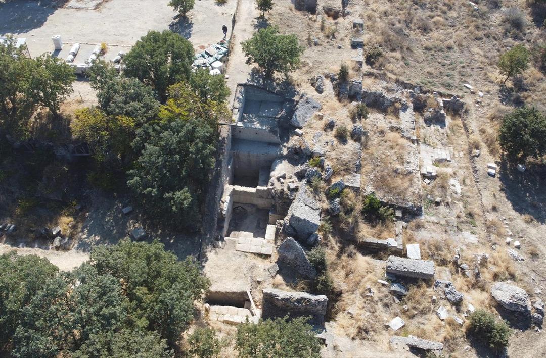 M.&Ouml;. 2.Y&uuml;zyıl'a kadar dayanıyor! D&uuml;kkan olarak kullanıldığı tahmin ediliyor... 2.200 yıl ge&ccedil;mişe dayanıyor