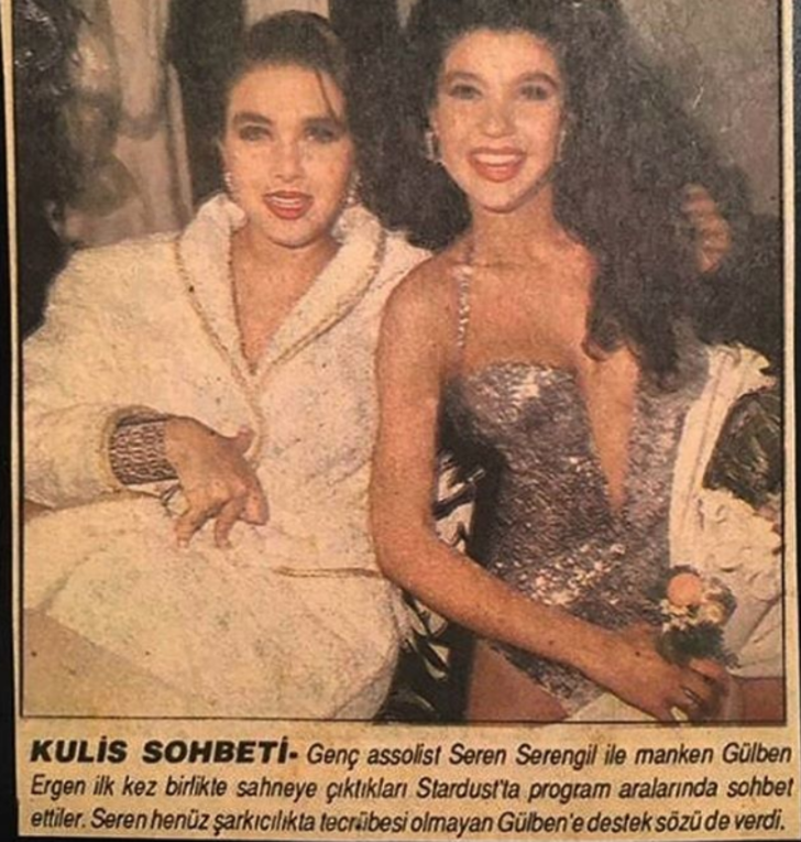 'Kulis sohbeti' başlıklı fotoğrafın altında 'Genç assolist Seren Serengil ile manken Gülben Ergen ilk kez birlikte sahneye çıktıkları Stardust'ta program aralarında sohbet ettiler. Seren henüz şarkıcılıkta tecrübesi olmayan Gülben'e destek sözü de verdi'