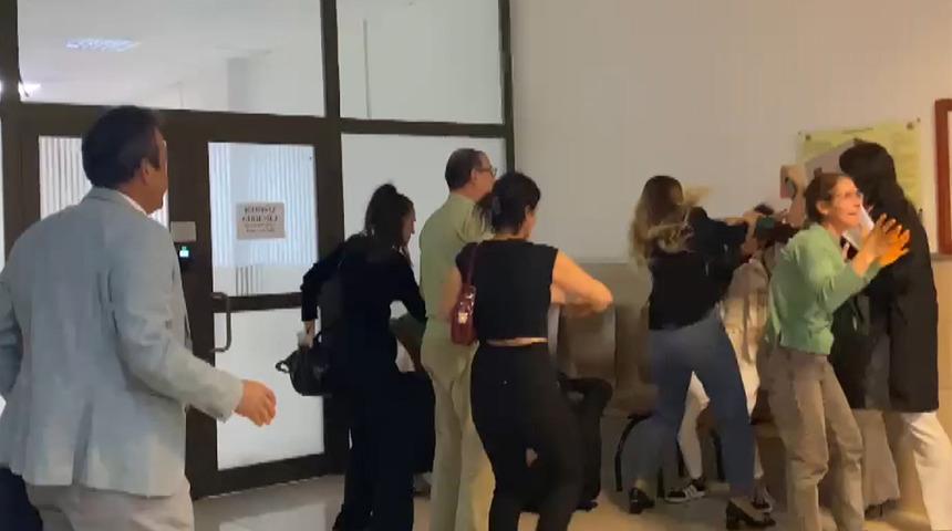 Cinayet davası için görülecek ilk duruşma için adliyeye giden iki taraf koridorda birbirlerine girdi...