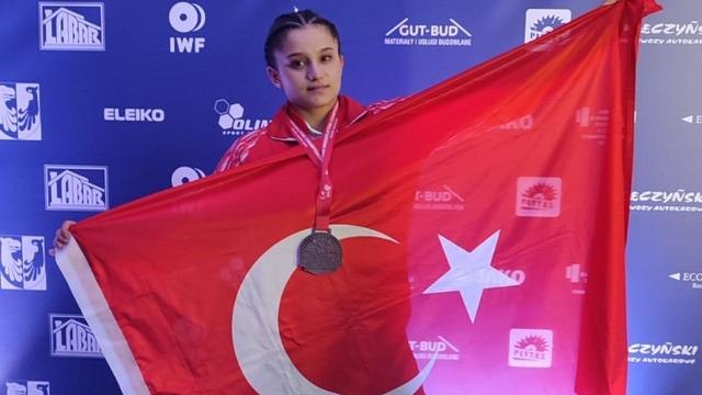 Milli halterci Medine Saime Balaban'dan Avrupa Şampiyonası'nda bronz madalya