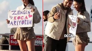 'Zengin koca arıyorum’ pankartıyla sokak sokak gezdi! Halk uygun eşi bulmak için adeta sefer oldu... Bundaki para kimsede yok