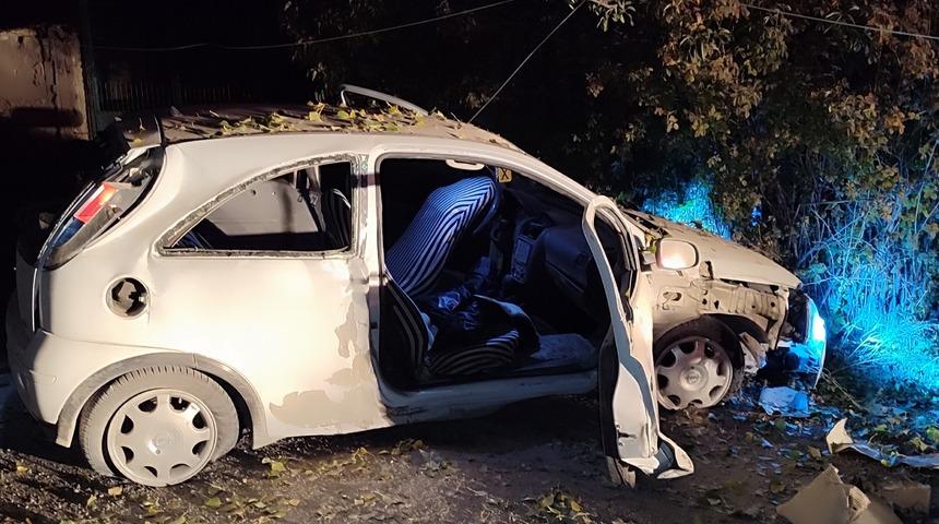 Kahramanmaraş'ta direğe çarpan otomobildeki 1 kişi öldü, 4 kişi yaralandı