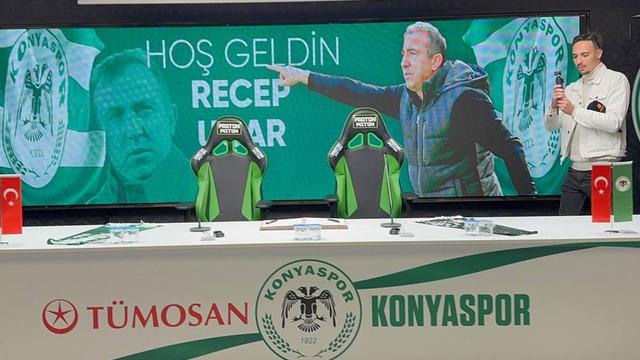 Basın mensuplarından Konyaspor yönetimine ve yeni teknik hocasına protesto