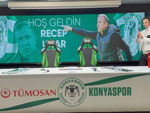 Basın mensuplarından Konyaspor yönetimine ve yeni teknik hocasına protesto