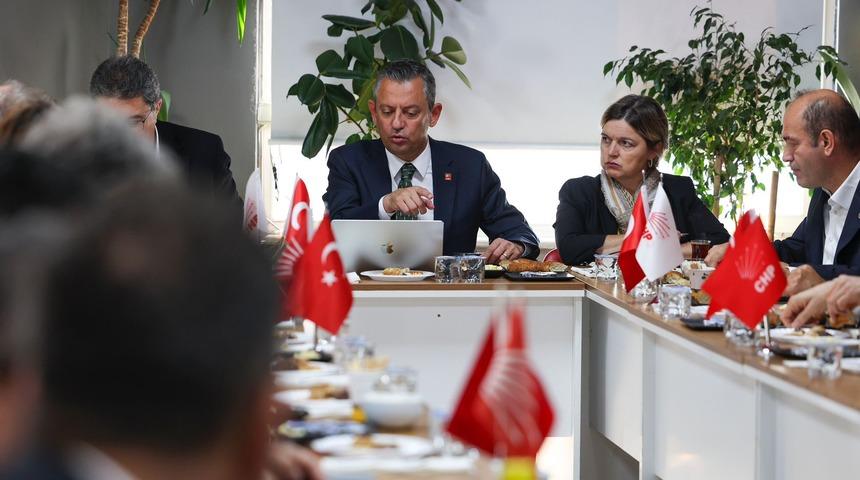 CHP MYK'sı Özgür Özel başkanlığında Esenyurt'ta toplandı