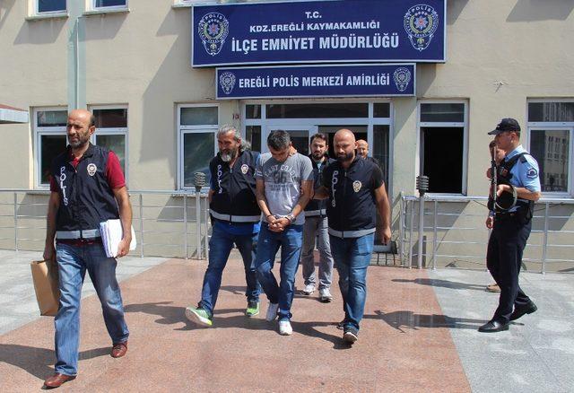 Eşini korkutmak için aracına bomba düzeneği kurmuştu, hakim karşısına çıktı