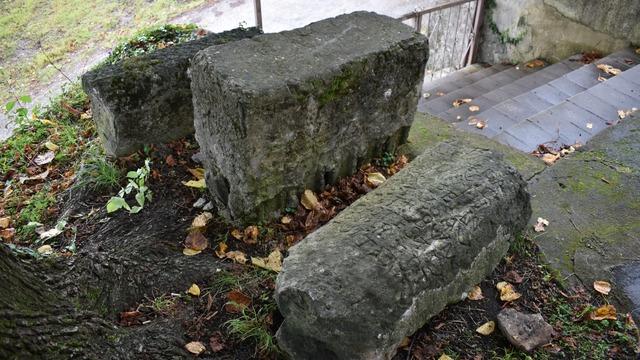 Cami cemaati oturak olarak kullanıyordu: Tarihi 1800 yıl öncesine dayanıyormuş...