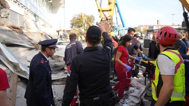 Sırbistan'daki tren istasyonunda can pazarı! 