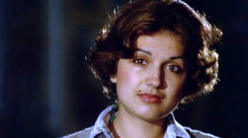 Yeşilçam'ın masum güzeliydi... Gölgen Bengü şöhreti elinin tersiyle itip Amerika'da profesör oldu! Son haliyle herkesi şaşırttı