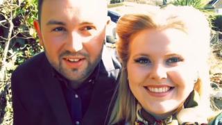 Düğününden iki hafta önce eşinin dolandırıcı olduğunu öğrendi! Onun korkunç sırrını keşfettim