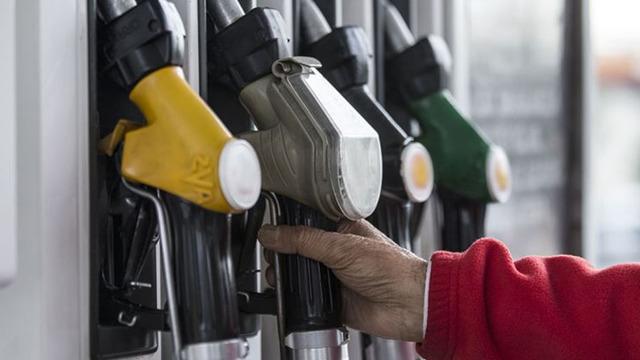 Akaryakıtta tabela değişti! Bir zam bir indirim geldi (2 Kasım Cumartesi güncel benzin-motorin-LPG fiyatı)