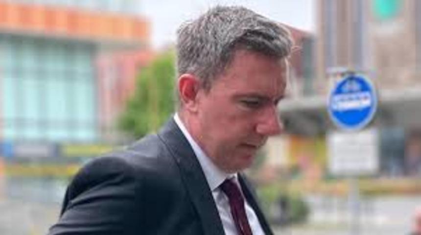 Yıllar sonra polise başvurarak matematik öğretmeninin cinsel tacizinini anlattı! "Beni sınıftaki dolabın içine götürdü"