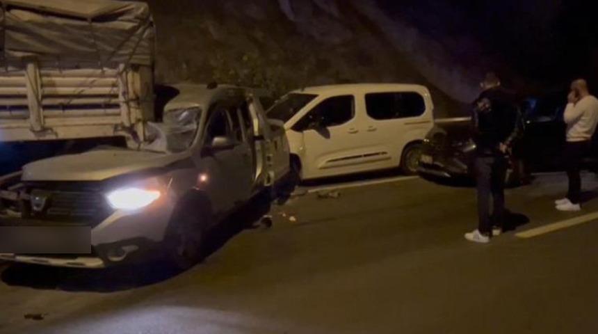 Yer: Afyonkarahisar! 10 ara&ccedil; birbirine girdi: 18 yaralı