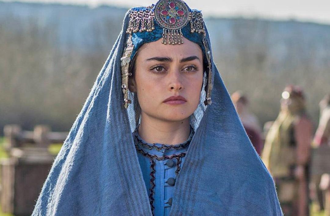 Esra Bilgi&ccedil; pozlarıyla mest etti! G&ouml;renler "Aşk yaramış" dedi