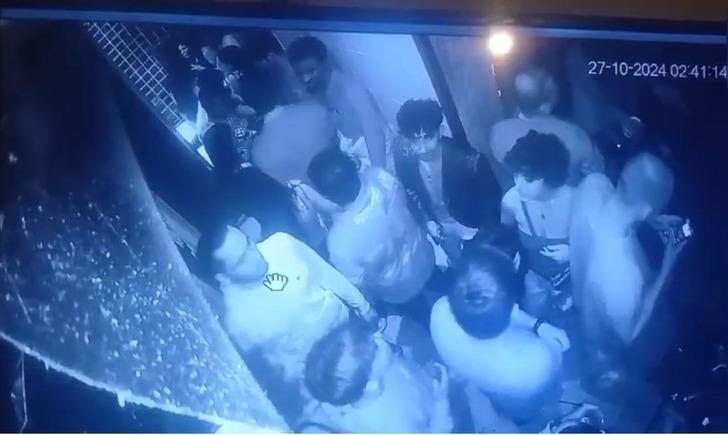 Tema korkuydu, o konsepte uyuldu... 'Cadılar Bayramı' partisine katılan gençlerin arasında bir çift kostümleri değil kendileri yankesici çıktı, 6 kişinin telefonu ortadan kayboldu! G4