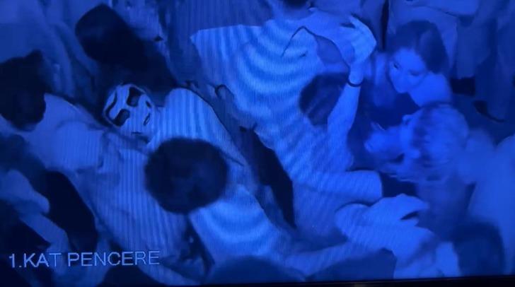 Tema korkuydu, o konsepte uyuldu... 'Cadılar Bayramı' partisine katılan gençlerin arasında bir çift kostümleri değil kendileri yankesici çıktı, 6 kişinin telefonu ortadan kayboldu! G2