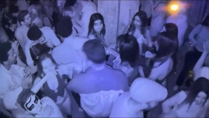 Tema korkuydu, o konsepte uyuldu... 'Cadılar Bayramı' partisine katılan gençlerin arasında bir çift kostümleri değil kendileri yankesici çıktı, 6 kişinin telefonu ortadan kayboldu! G1