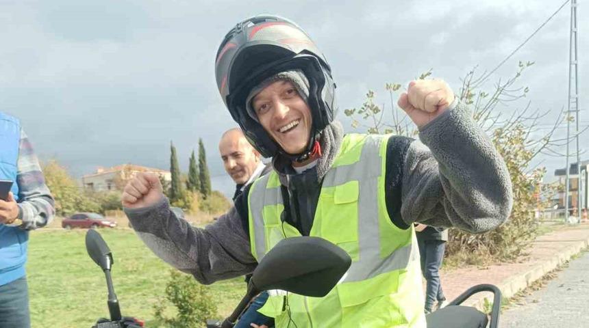 Mesut Özil, ehliyet sınavına girdi