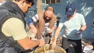 İmece usulü yağmur duası! Mahalle halkı onun için bir araya geldi... Keşkek hayrı düzenlendi, eller semaya açıldı