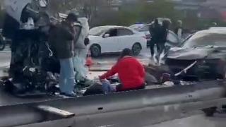 İstanbul'da TEM Otoyolu'nda feci kaza! Karşı şeride geçip diğer araçlara çarptı: 2 ölü, 4 yaralı