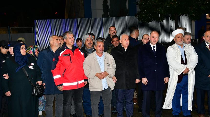 İstanbul'da trafik kazasına müdahale ederken şehit olan polisin cenazesi Trabzon'a getirildi