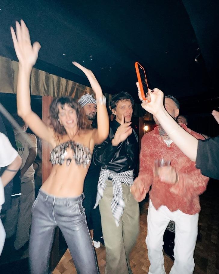 40. yaşını kutladı! Berrak Tüzünataç'ın pastasındaki mesaj dikkat çekti! 'Daha olgun daha...' G3