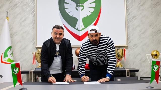 Ersun Yanal ile yolları ayıran Amedspor, bir başka Süper Lig efsanesi Servet Çetin'i göreve getirdi