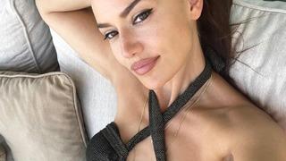 15 saniyede servet kazanıyor... Fahriye Evcen son pozlarıyla tartışma yarattı! Sosyal medyada yorum yağdı