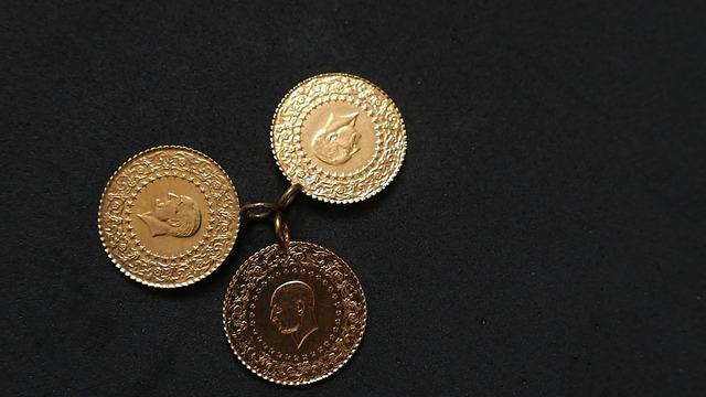 Altın fiyatlarında büyük hareketlilik: Yıl sonu beklentileri ve Fed belirsizliği piyasayı şekillendiriyor