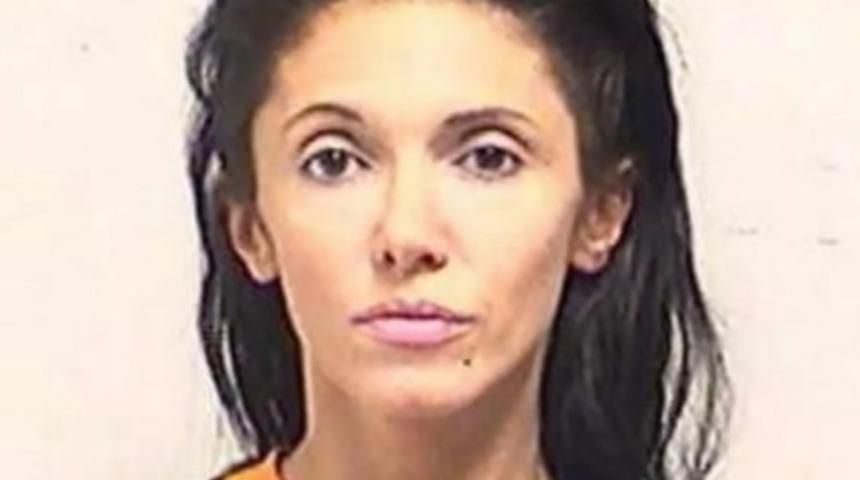 12 yaşındaki öğrencisini taciz eden öğretmeninin 14 yaşındaki öğrencisiyle uygunsuz mesajlaşmaları ortaya çıktı! Onu kimse durduramıyor: Müstehcen videolar göndermiş