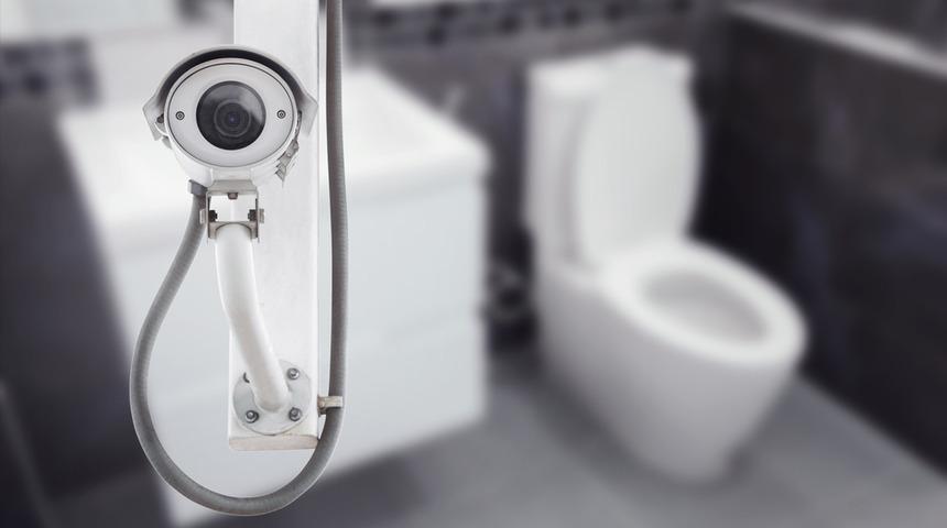 Tuvaletine gizli kamera koyup kadınları gizlice kaydetmiş! Materyalde 72 adet video kaydı ile 11 adet fotoğraf bulunurken şahıs 1 yıl hapis cezası aldı