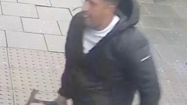 Korkunç saldırı anbean güvenlik kamerasında! Elinde çekiçle dükkanı bastı: Acımadan saniyelerce vurdu...