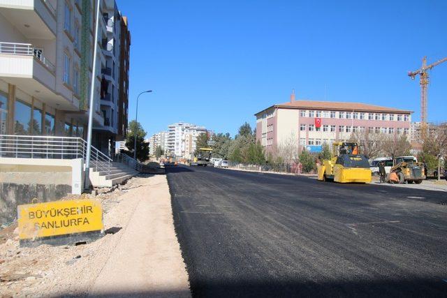 Büyükşehir ile yeni yerleşim alanları asfaltlanıyor