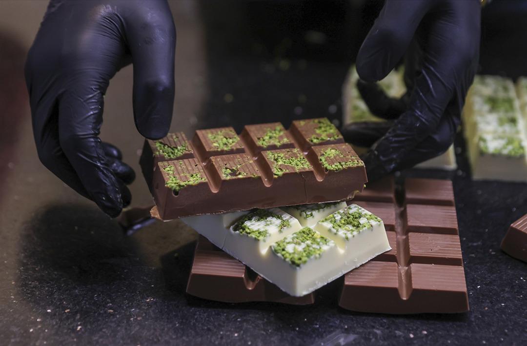 Dubai &ccedil;ikolatası furyası s&uuml;rerken t&uuml;ketim kandırmacasında bu sefer de antepfıstığı yerine bezelye şoku!