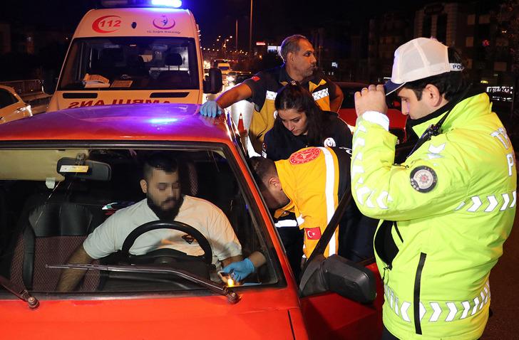Aracını orta şeride park edip uyudu! Dediği polisleri bile çileden çıkardı: ‘Alkolü ağzımda gezdirdim’ G1