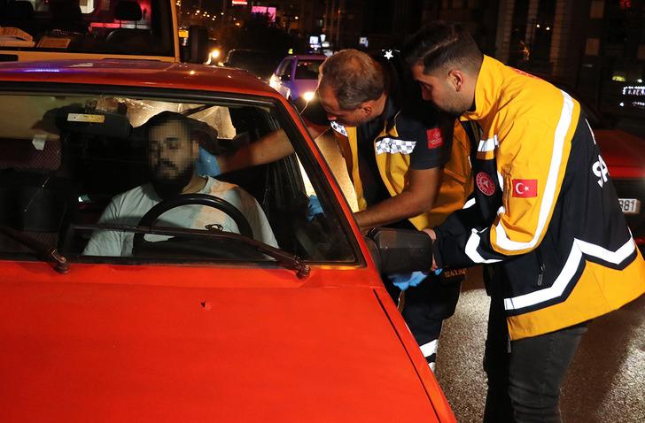 Aracını orta şeride park edip uyudu! Dediği polisleri bile çileden çıkardı: ‘Alkolü ağzımda gezdirdim’ G4