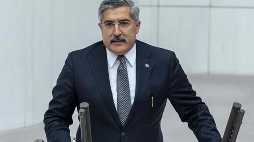 Çok konuşulan fotoğraf sonrası AK Partili Hüseyin Yayman’dan açıklama! "Ben orada  akademisyen olarak bulunuyorum"