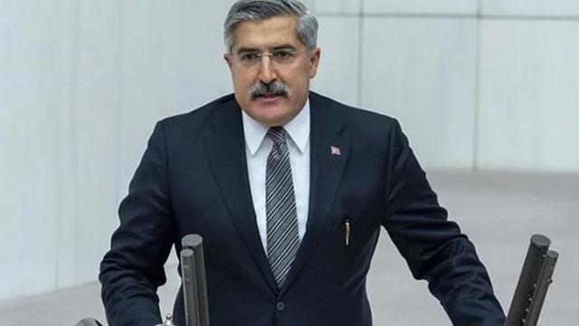 Çok konuşulan fotoğraf sonrası AK Partili Hüseyin Yayman’dan açıklama! Ben orada  akademisyen olarak bulunuyorum